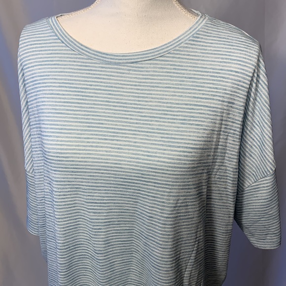 Banana Republic Women’s Tee Shirt - Picture 2 of 6